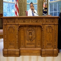 Barack Obama Elnök A Resolute Íróasztal Mögött Ül Az Ovális Irodában Egy Augusztusi Konferenciahívás Során. 2009. Történelem